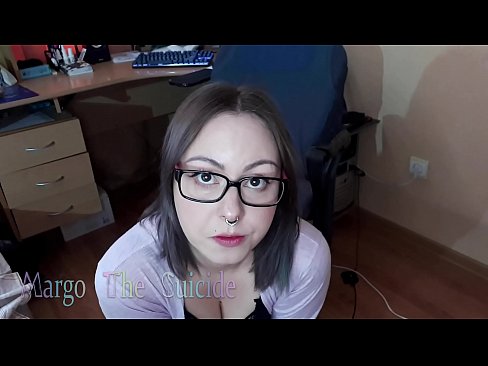 ❤️ Kynþokkafull stelpa með gleraugu sýgur dildó djúpt á myndavélinni Gæðaklám hjá okkur is.taxiporec.top